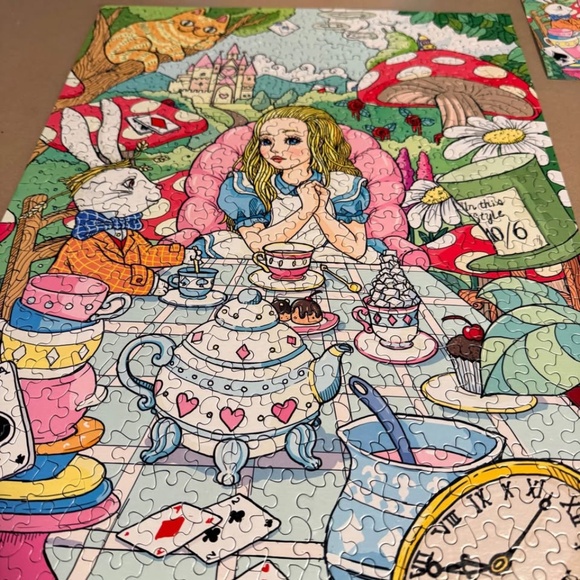 Alice in Wonderland 500 piece puzzle - Picture 2 of 3